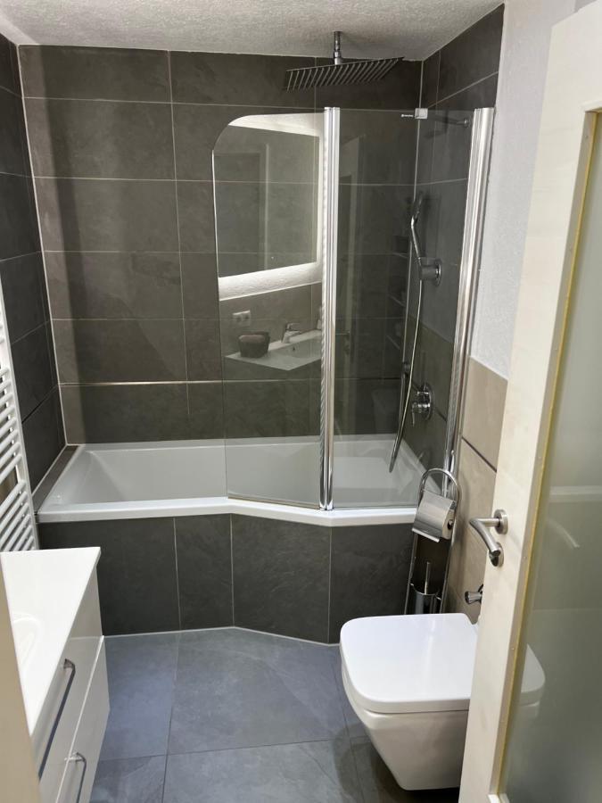 Moderne Wohnung Mit Bergblick Friedrichshafen Bagian luar foto